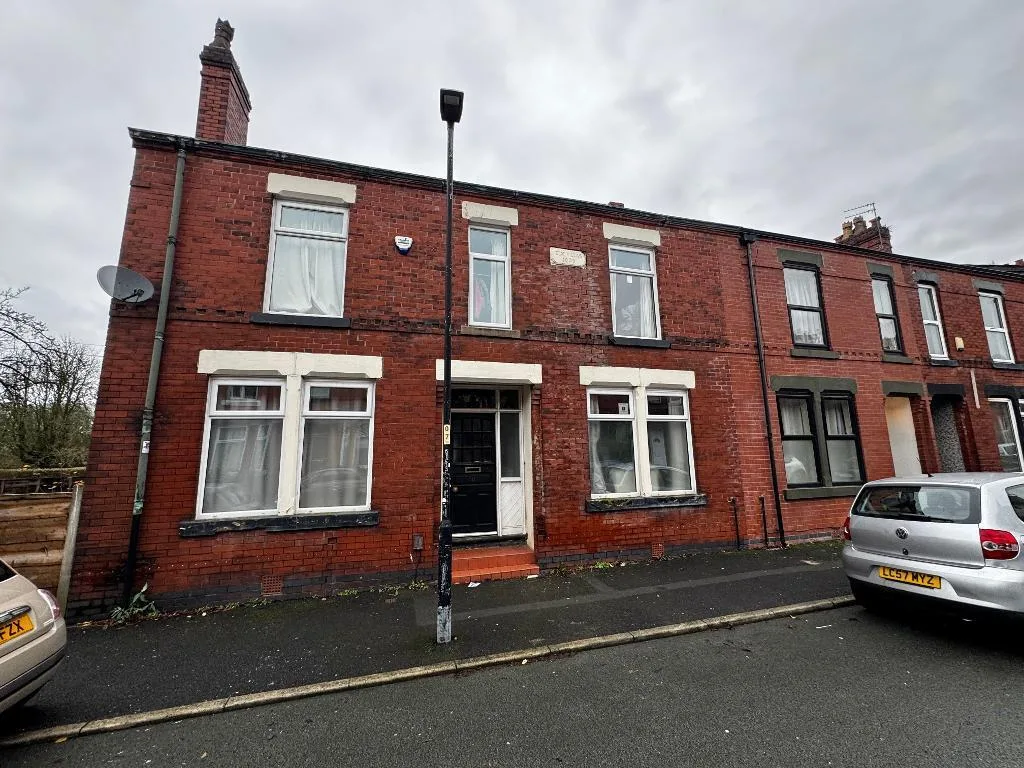 5 bedroom end of terrace house for rent