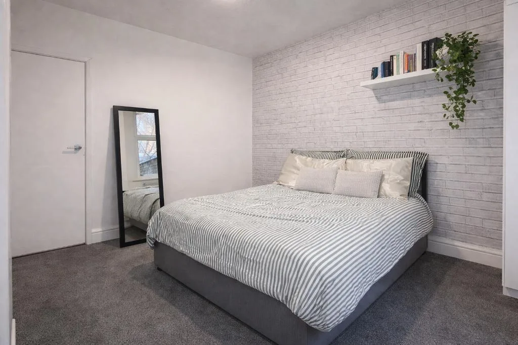 5 bedroom semi-detached house for rent