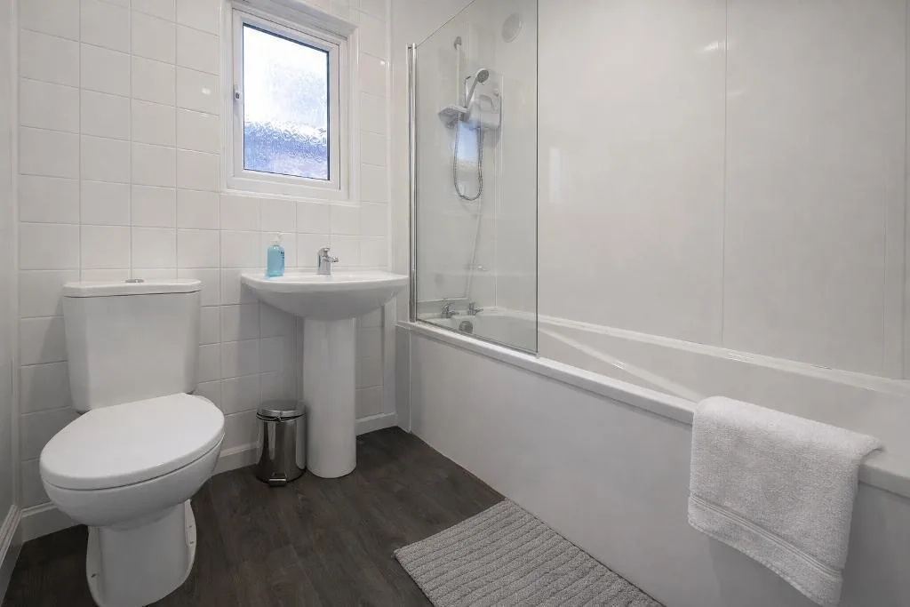 5 bedroom semi-detached house for rent