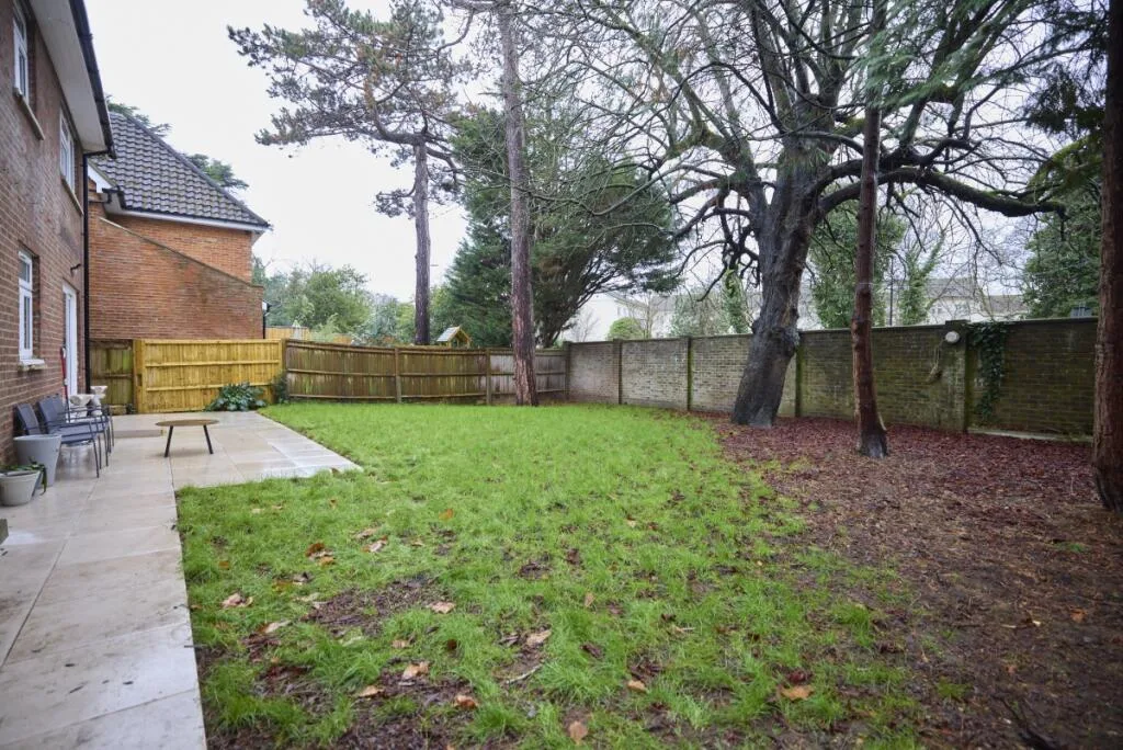 5 bedroom detached house for rent