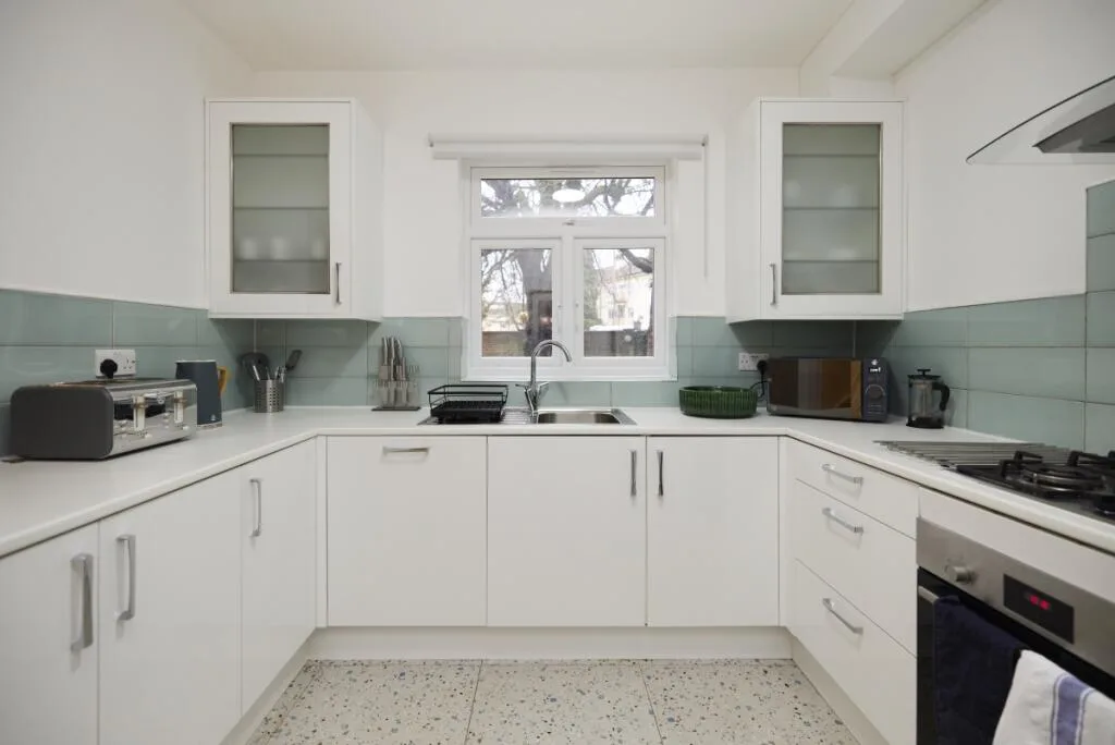 5 bedroom detached house for rent