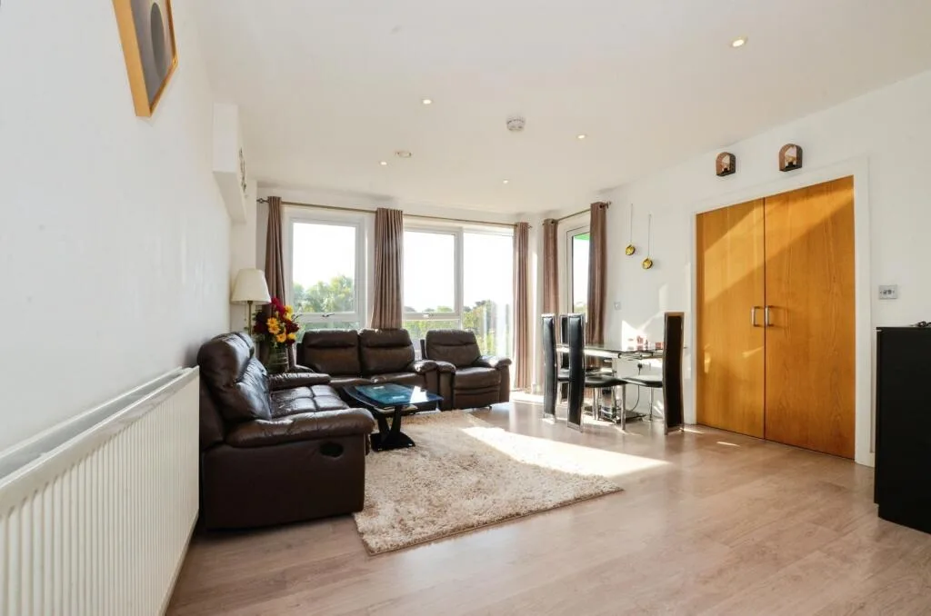 3 bedroom flat for rent
