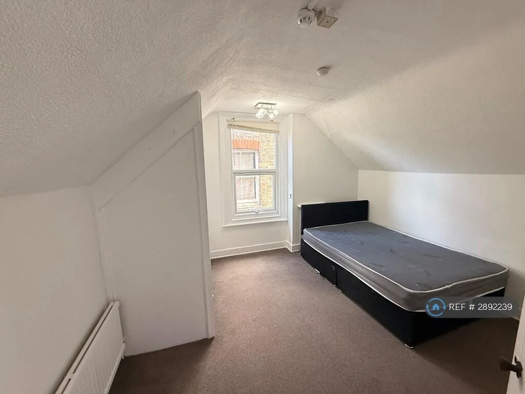 2 bedroom maisonette for rent
