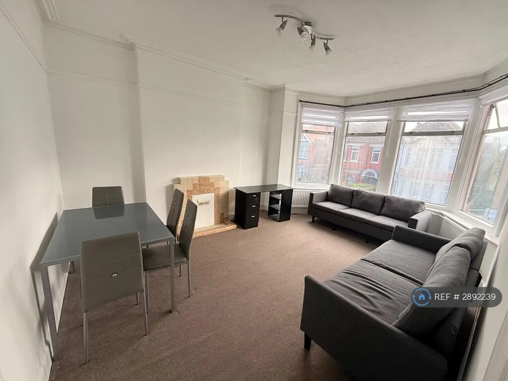 2 bedroom maisonette for rent