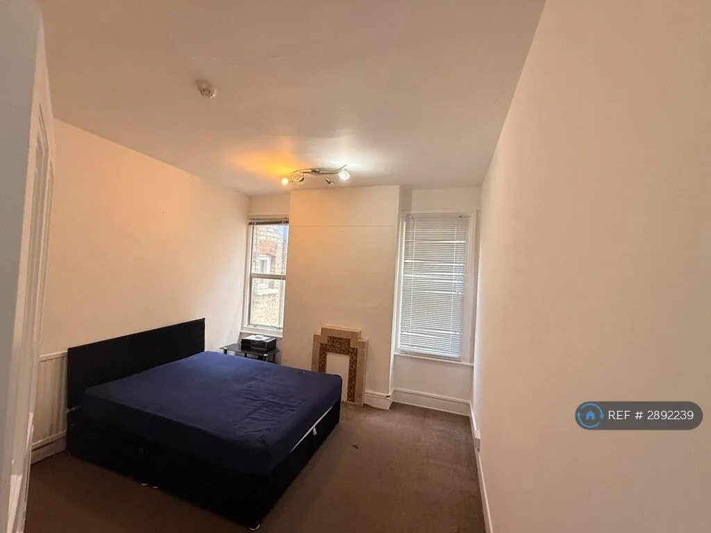 2 bedroom maisonette for rent