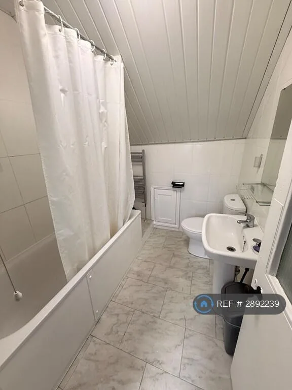 2 bedroom maisonette for rent