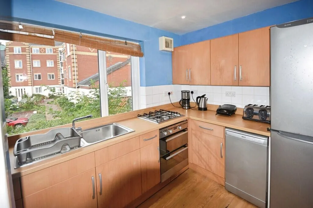 4 bedroom semi-detached house for rent