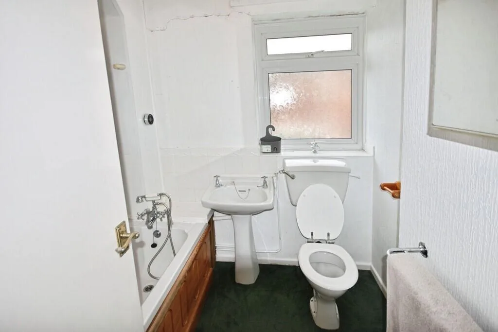 4 bedroom semi-detached house for rent