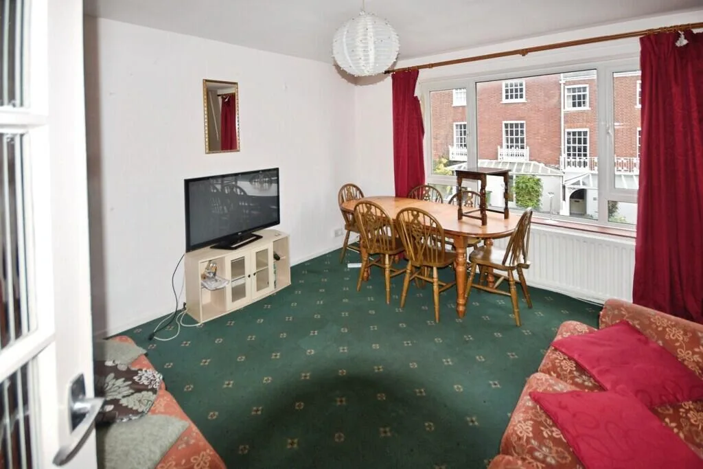 4 bedroom semi-detached house for rent