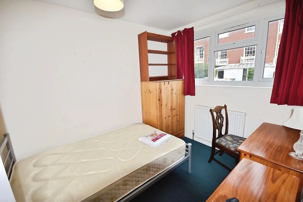 4 bedroom semi-detached house for rent