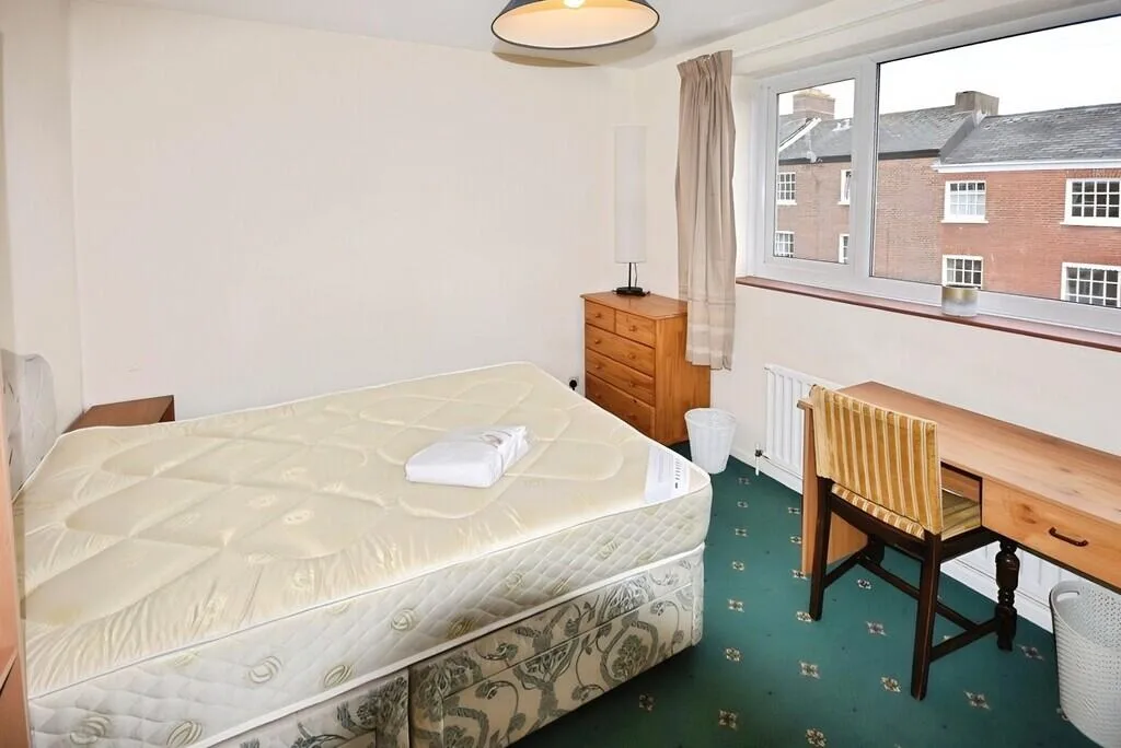4 bedroom semi-detached house for rent