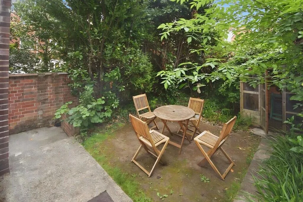 4 bedroom semi-detached house for rent