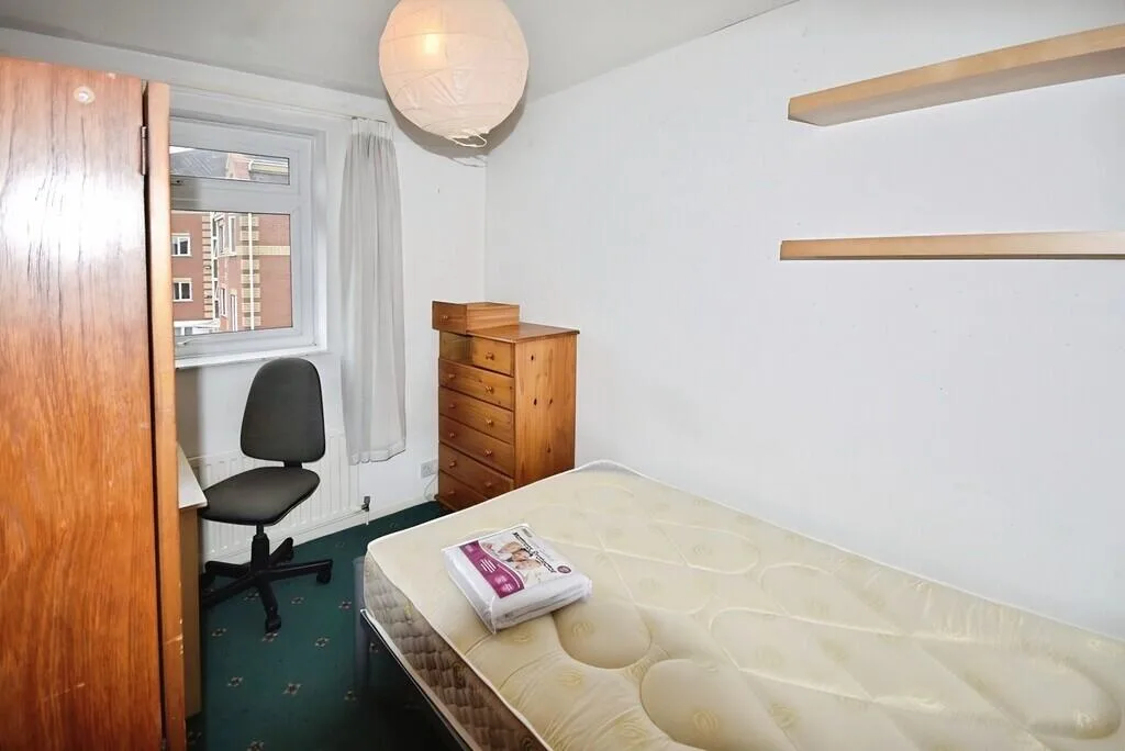 4 bedroom semi-detached house for rent