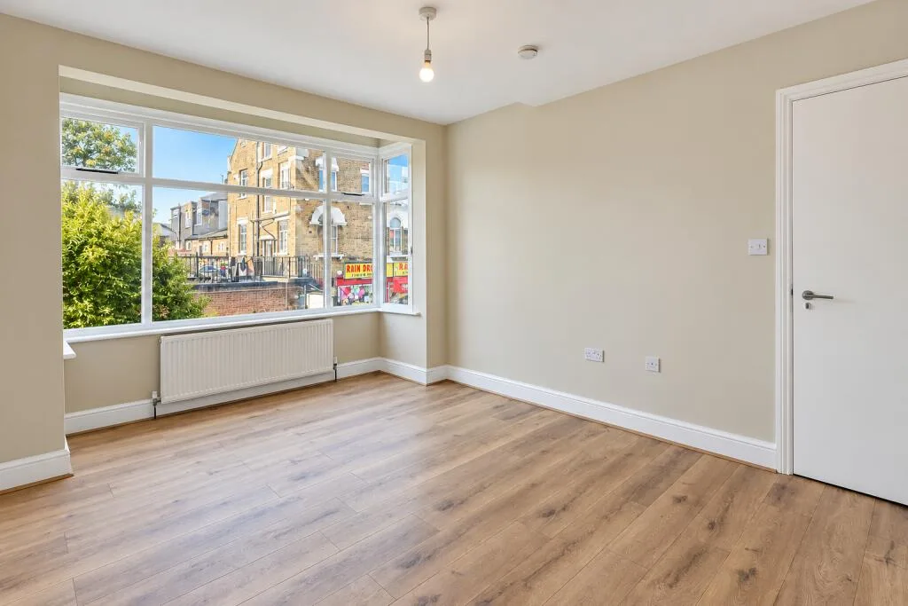 4 bedroom end of terrace house for rent