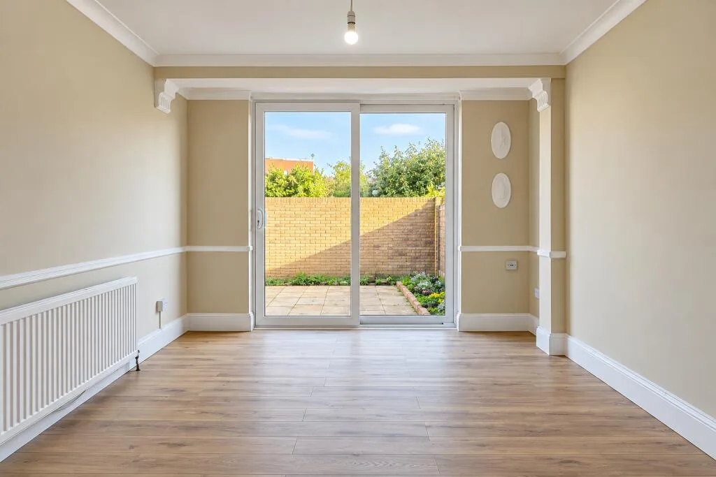 4 bedroom end of terrace house for rent