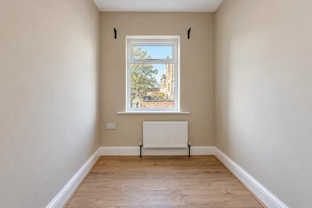 4 bedroom end of terrace house for rent