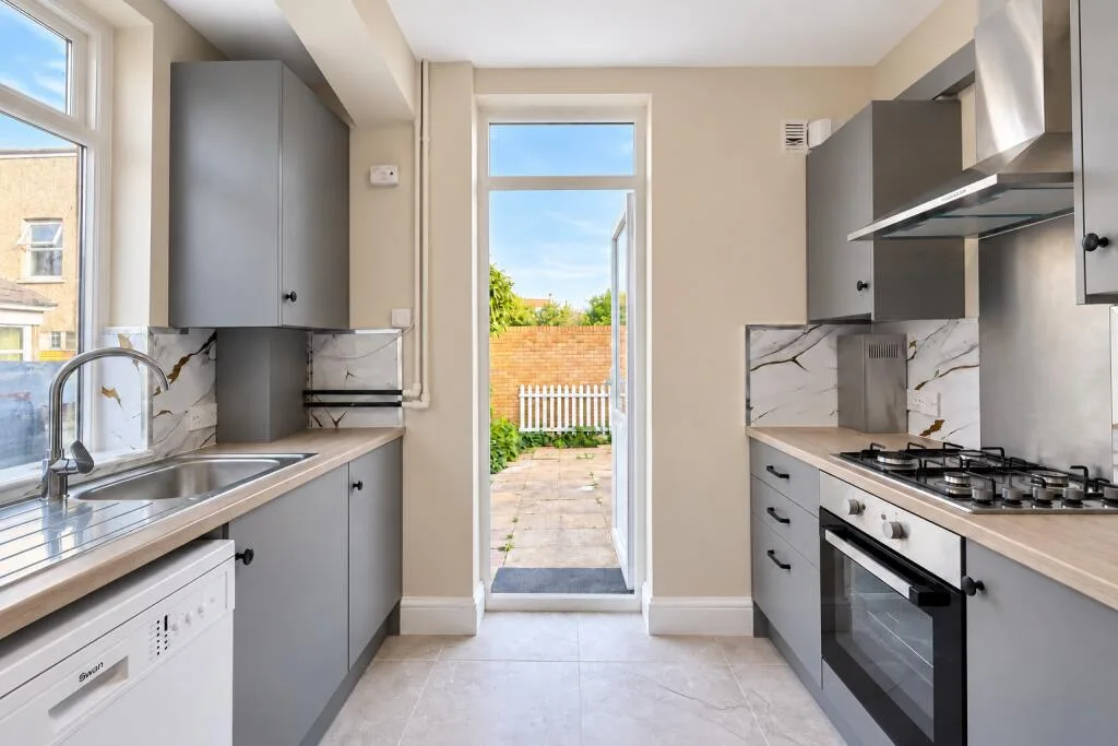 4 bedroom end of terrace house for rent