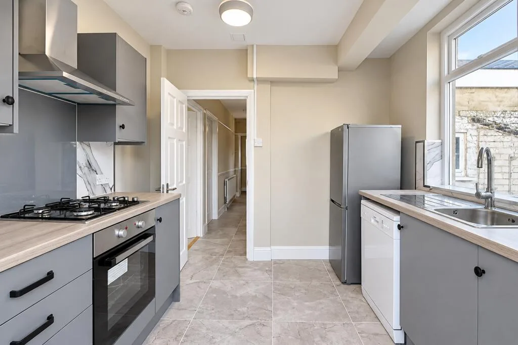 4 bedroom end of terrace house for rent