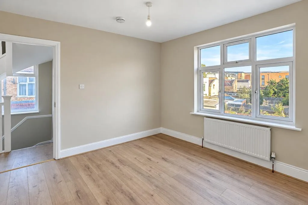 4 bedroom end of terrace house for rent