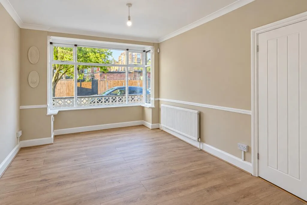 4 bedroom end of terrace house for rent