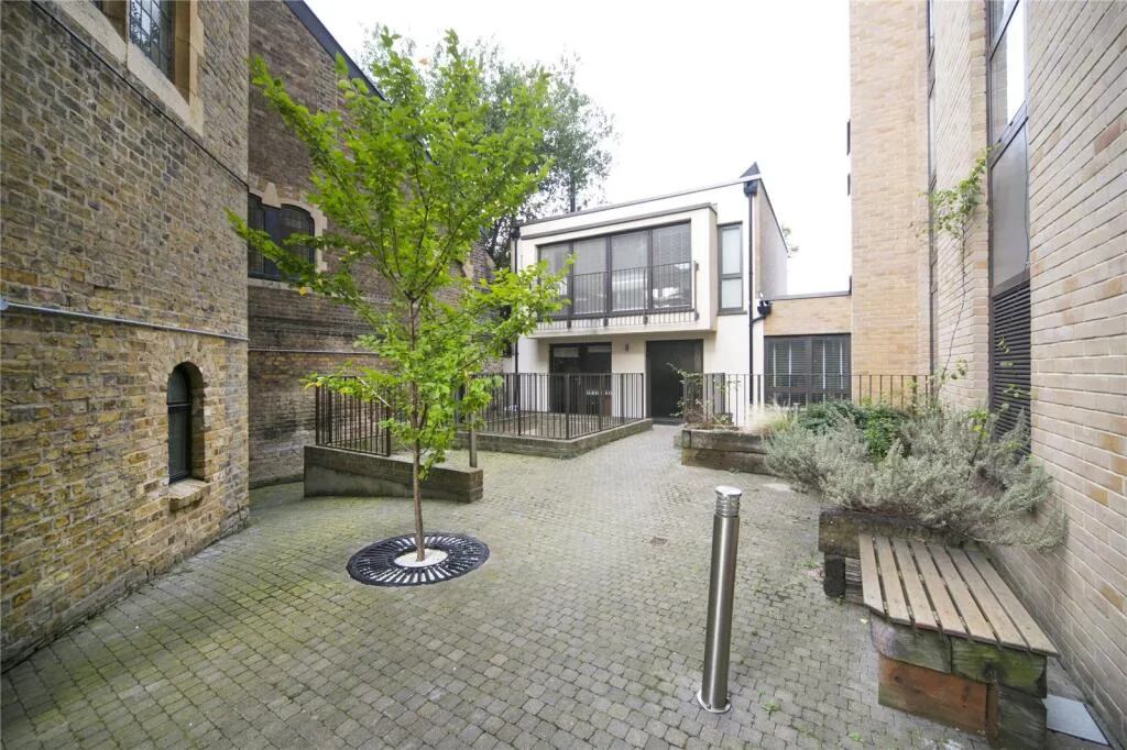 4 bedroom terraced house for rent
