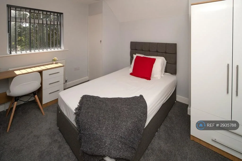 3 bedroom semi-detached house for rent
