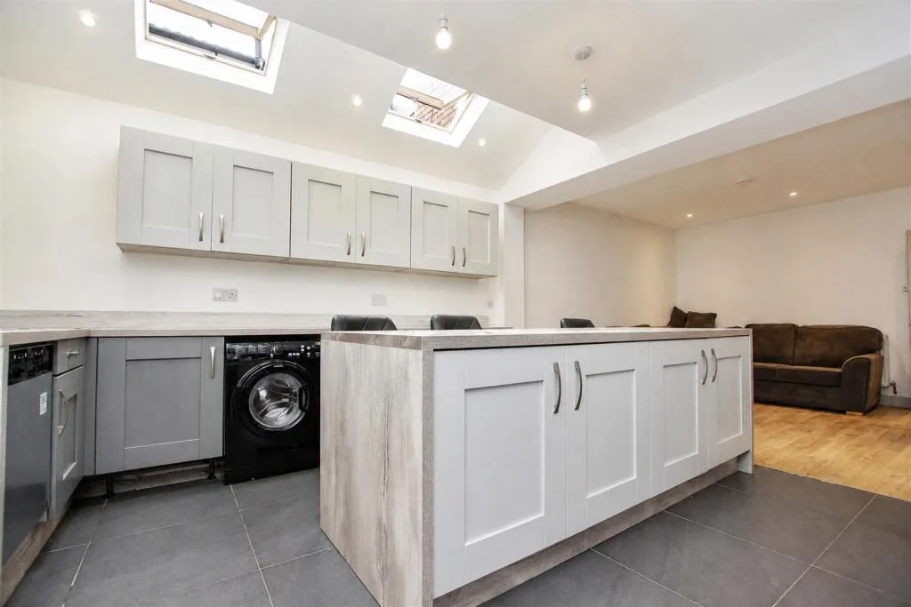 7 bedroom house for rent