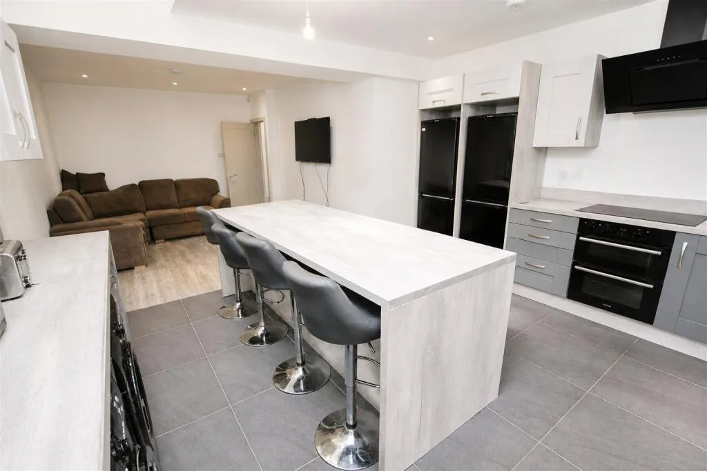 7 bedroom house for rent