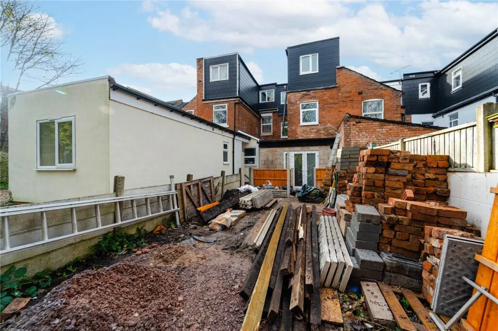 7 bedroom house for rent