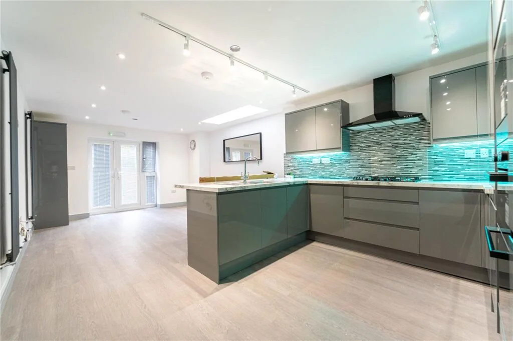 7 bedroom house for rent