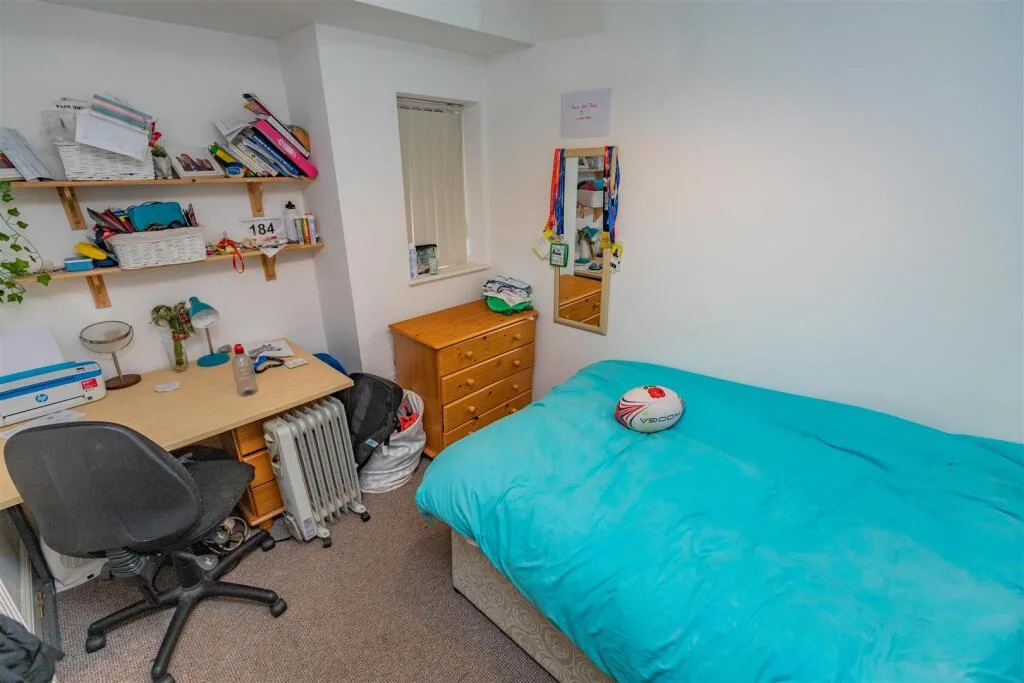 6 bedroom house for rent