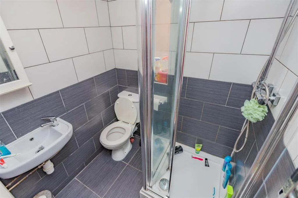 6 bedroom house for rent