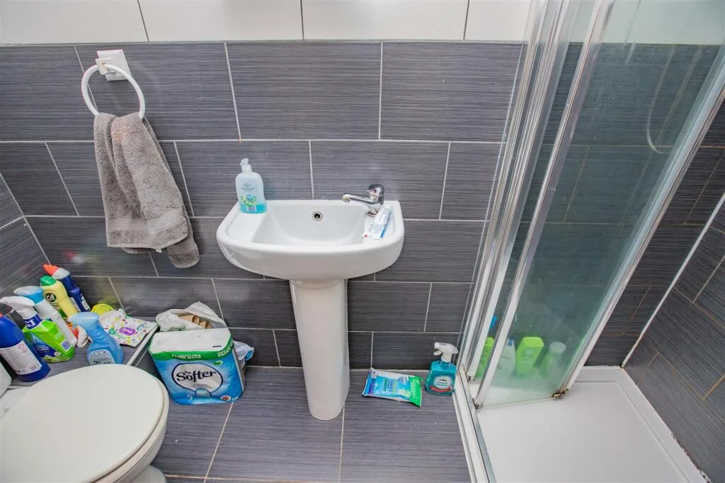 6 bedroom house for rent