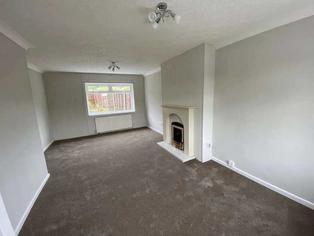 3 bedroom semi-detached house for rent