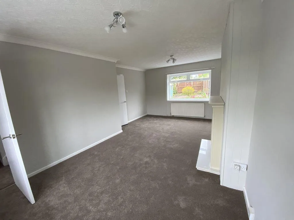 3 bedroom semi-detached house for rent