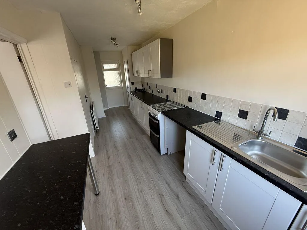 3 bedroom semi-detached house for rent