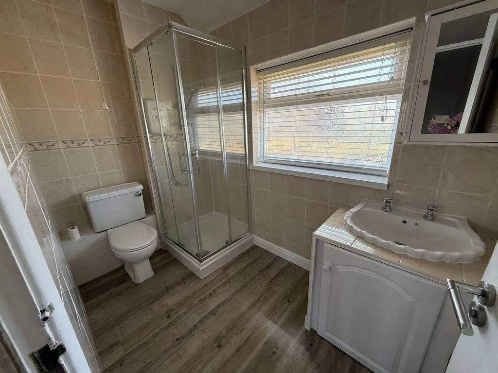 3 bedroom semi-detached house for rent