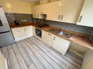 3 bedroom semi-detached house for rent