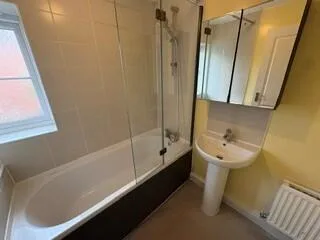 3 bedroom semi-detached house for rent