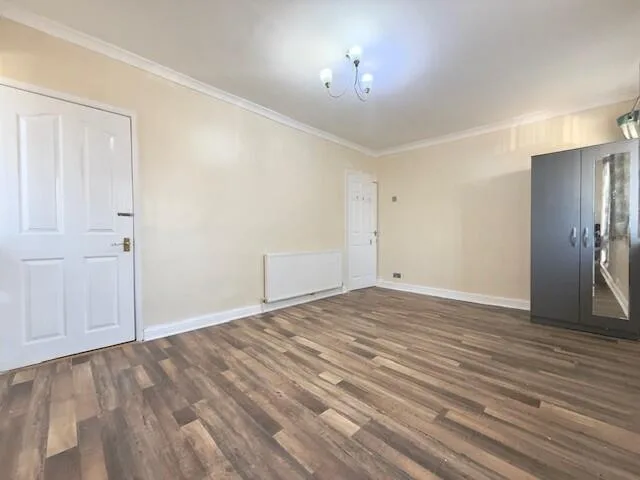 3 bedroom semi-detached house for rent