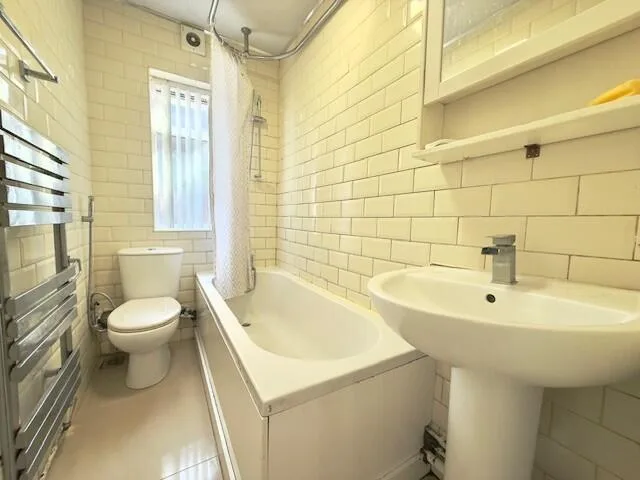 3 bedroom semi-detached house for rent