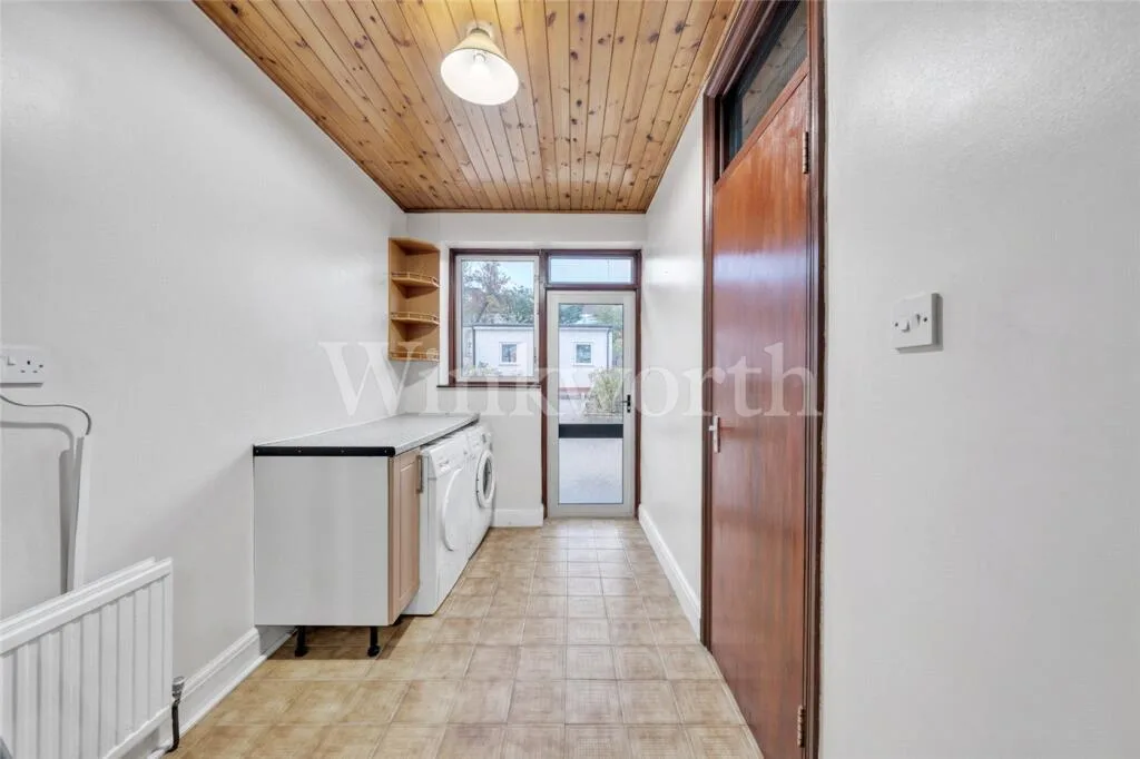 4 bedroom semi-detached house for rent