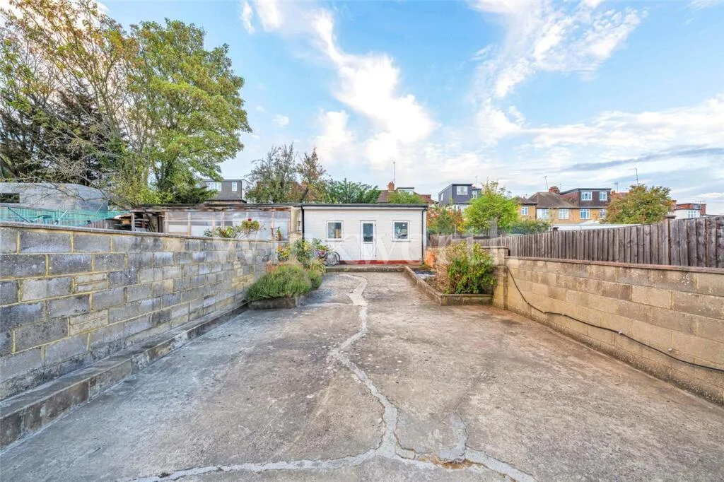 4 bedroom semi-detached house for rent