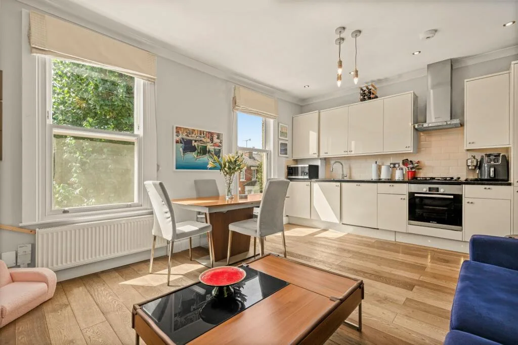 3 bedroom flat for rent