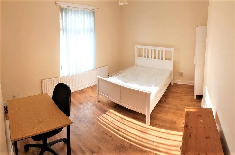 3 bedroom semi-detached house for rent