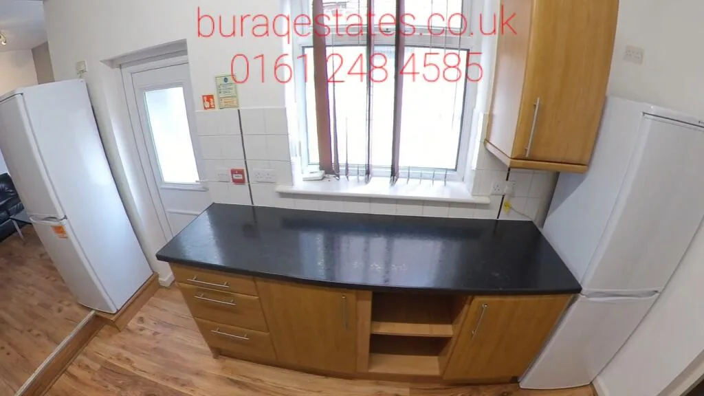 6 bedroom terraced house for rent