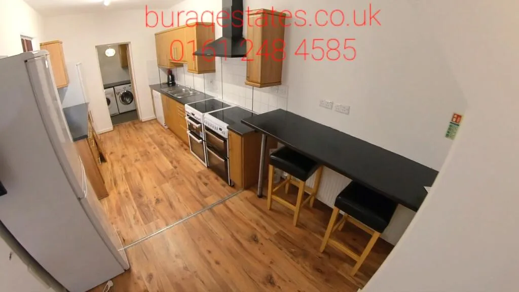 6 bedroom terraced house for rent