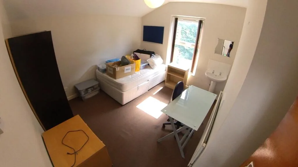 9 bedroom semi-detached house for rent