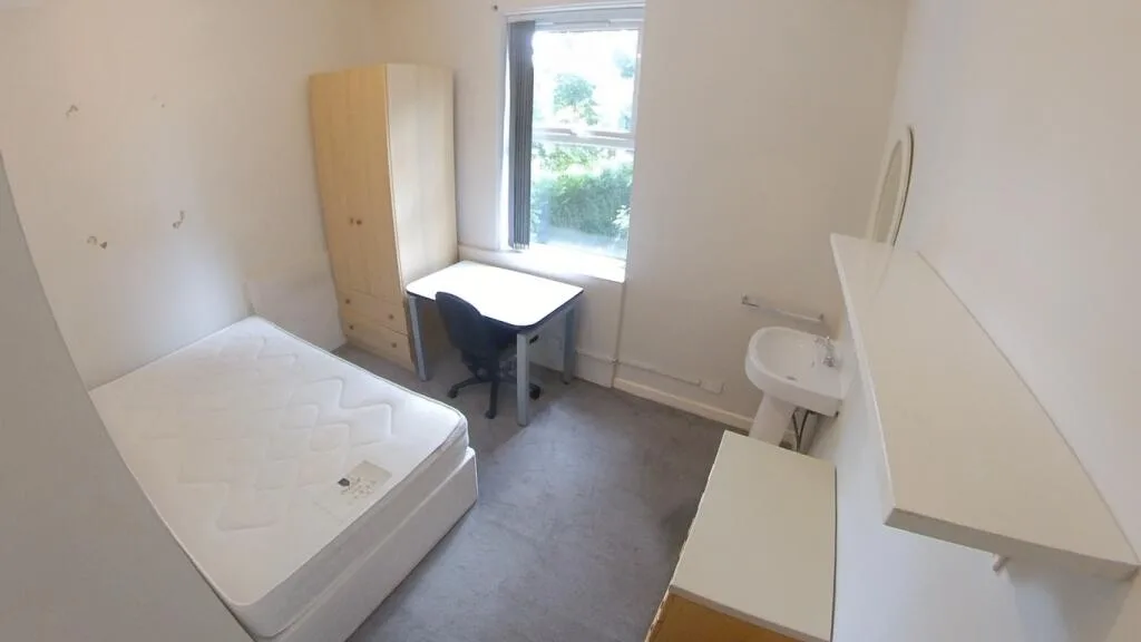 9 bedroom semi-detached house for rent