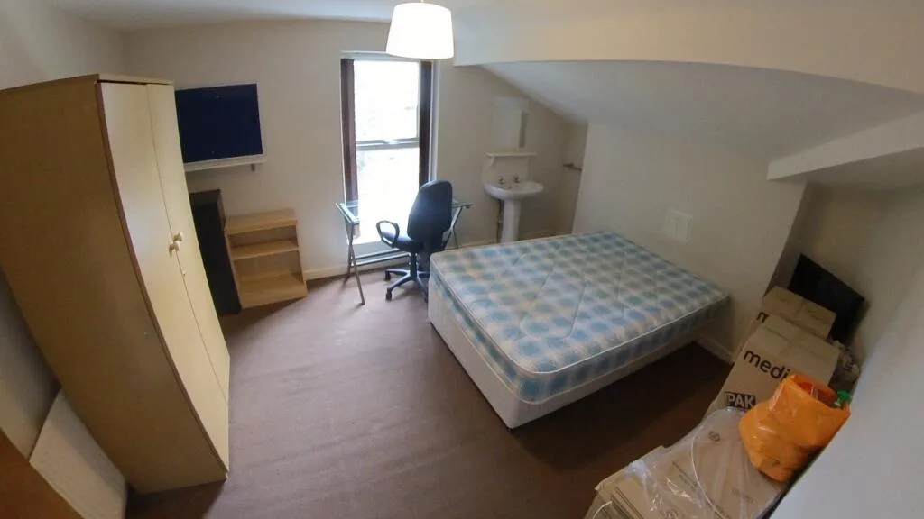 9 bedroom semi-detached house for rent